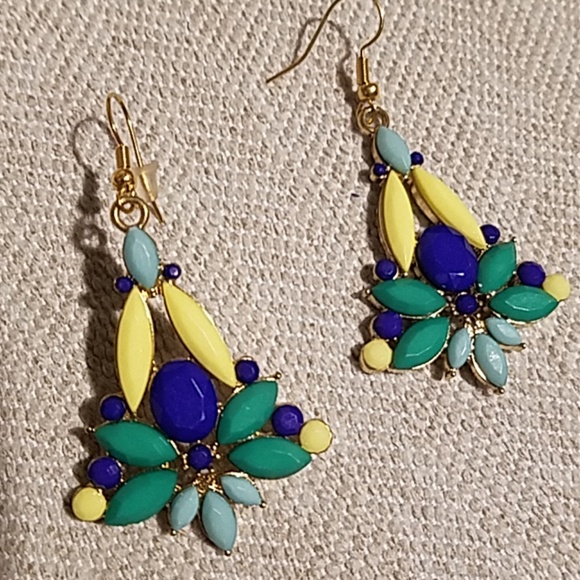 boutique Jewelry - Statement dangle earrings